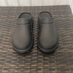 Oofos clogs shoes women’s size 8 ￼